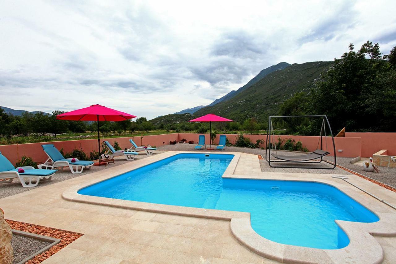 Holiday Home Perunika Zezevica Exterior photo